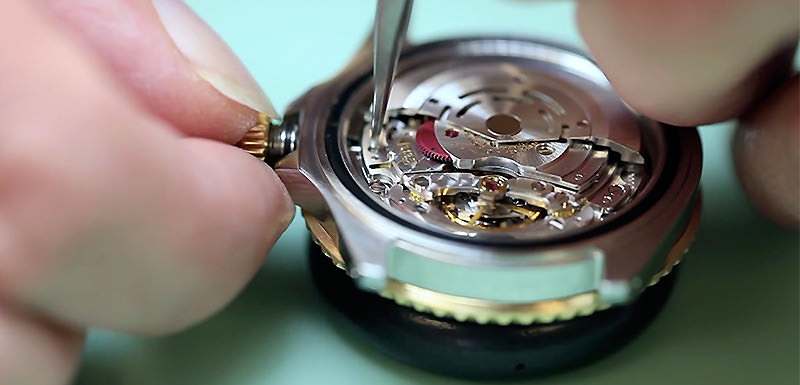 Disassembling the Rolex Submariner - IMBOLDN