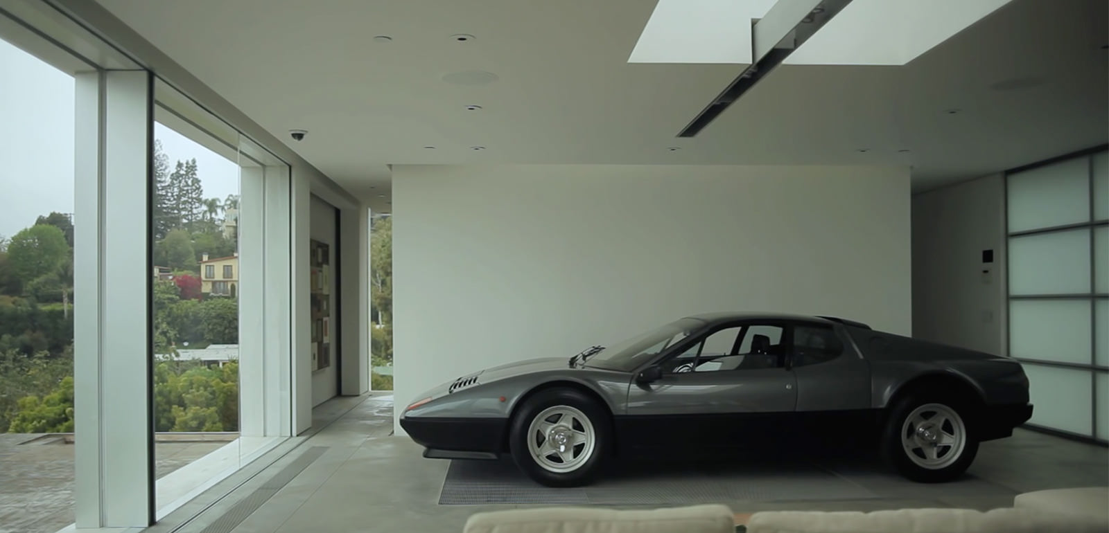 Ferrari 512 BBi Is A Piece of Art