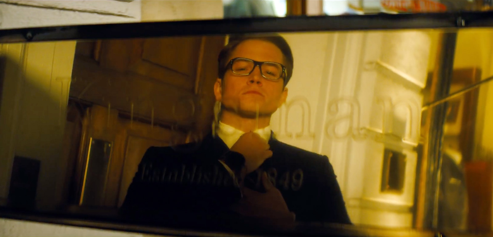 Зубарев смотрит кингсман золотое кольцо. Кингсмен Джеймс Арнольд. Kingsman: золотое кольцо фильм 2017 Распутин. Kingsman: золотое кольцо фильм 2017 актёры Педро Паскаль. Тарон Эгертон кингсмен.