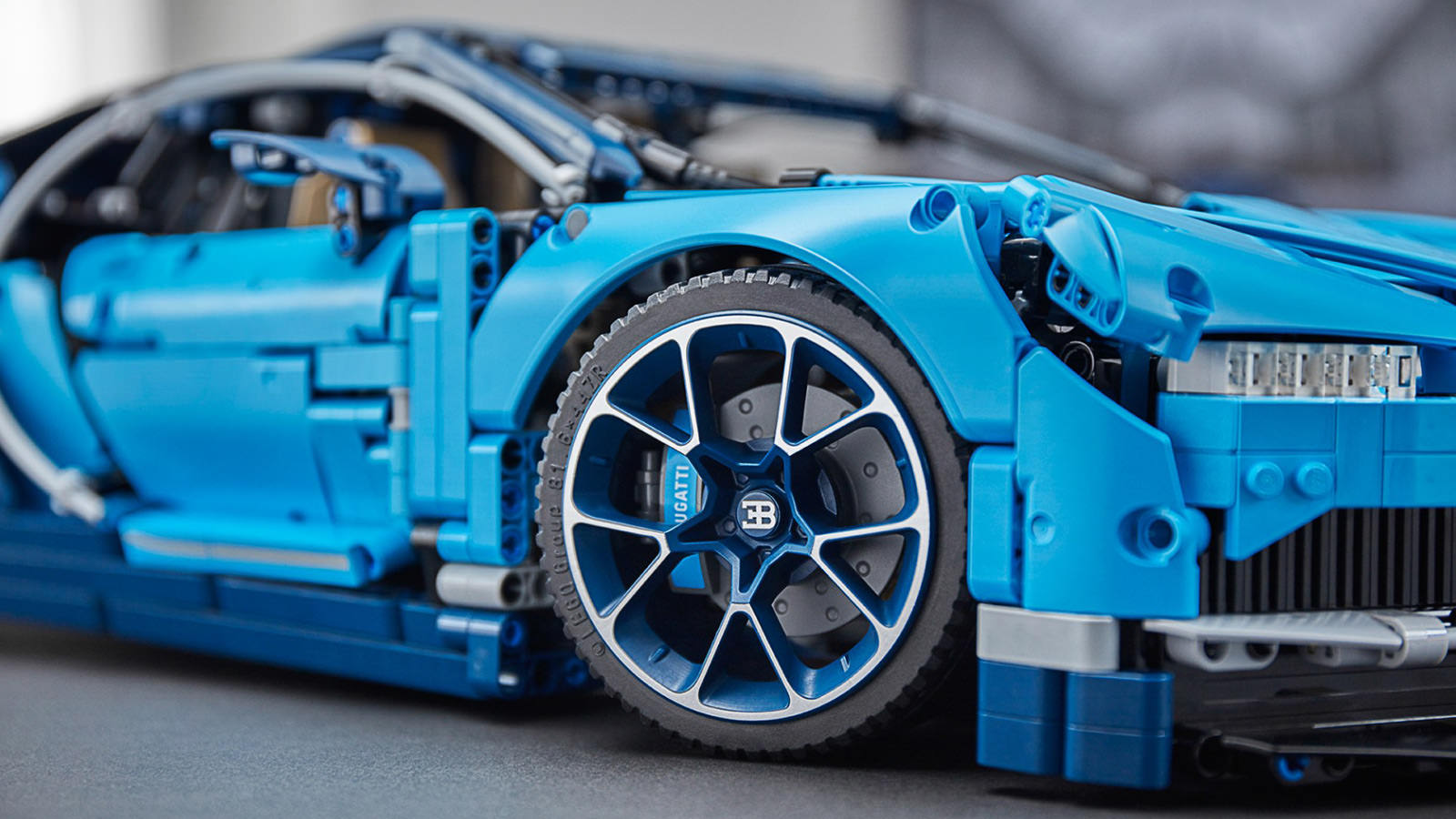 LEGO Technic Bugatti Chiron - IMBOLDN