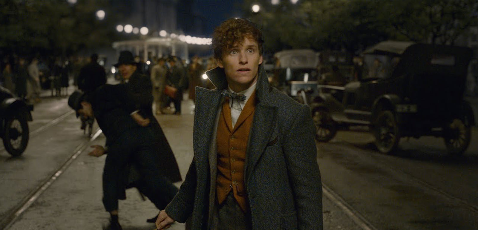 ‘Fantastic Beasts: The Crimes of Grindelwald’ Official Comic-Con Trailer