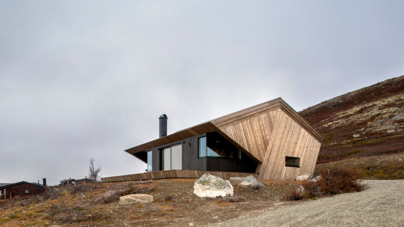 The Hooded Cabin by Arkitektværelset AS