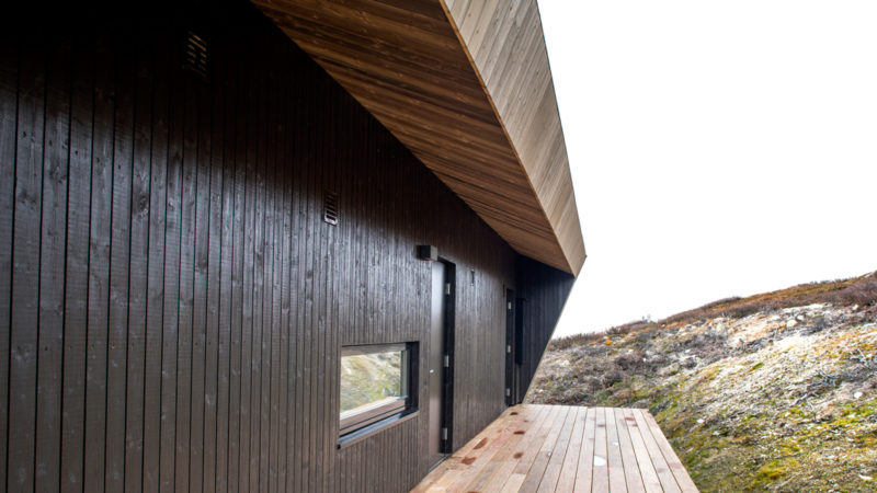 The Hooded Cabin by Arkitektværelset AS