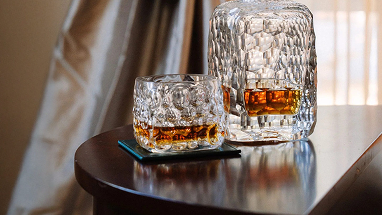 Handblown Le Alfre whiskey decanter with faceted glass design — an artisan upgrade for the Best Whiskey Gifts for Men 2025.
