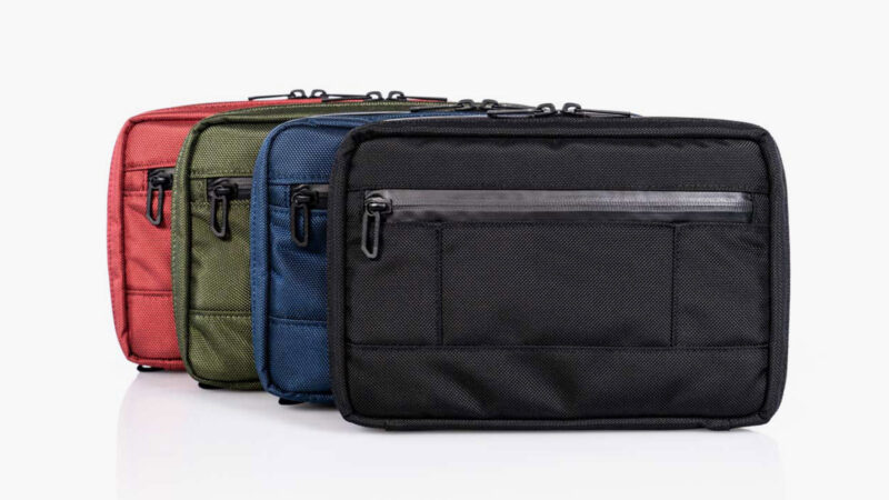 Hands On: WaterField's Analogue Pocket Pouch Perfectly Protects Your  Precious Portable