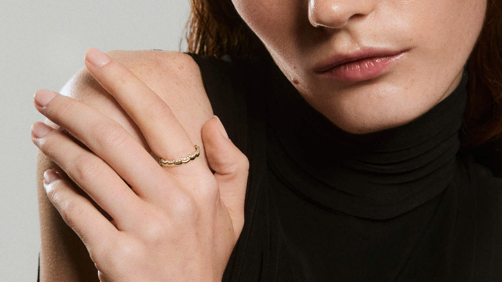 Delicate gold ring with beaded detail, an elegant and minimal gift idea from the best holiday gifts for women