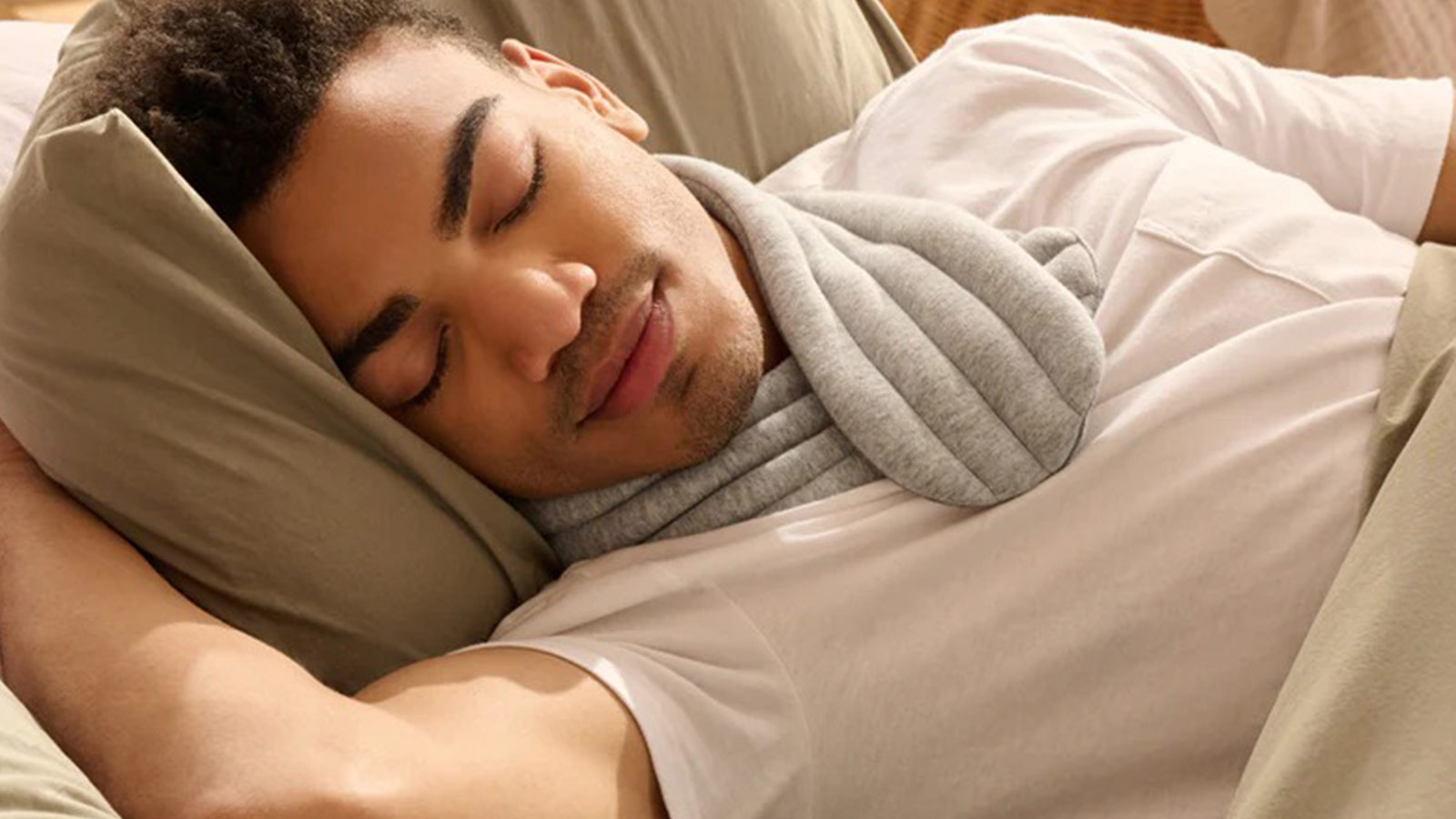 Bearaby’s gray heated neck wrap worn during sleep, one of the best wellness gifts for relaxation and tension relief