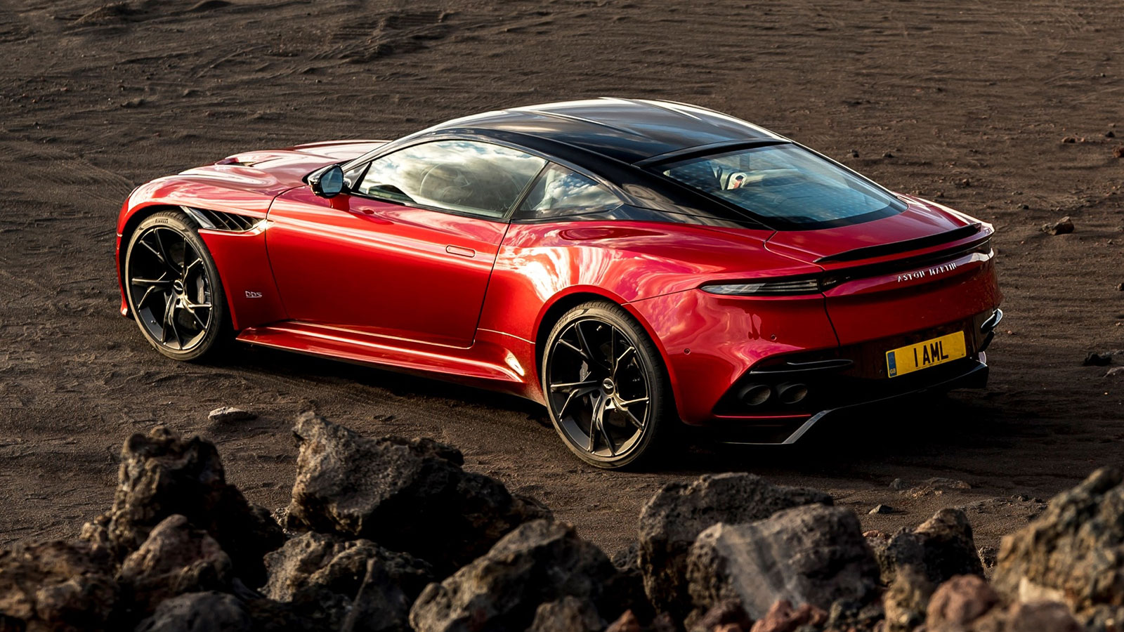 Aston Martin DBS 770 Ultimate Volante Is A 211 MPH Topless Farewell ...