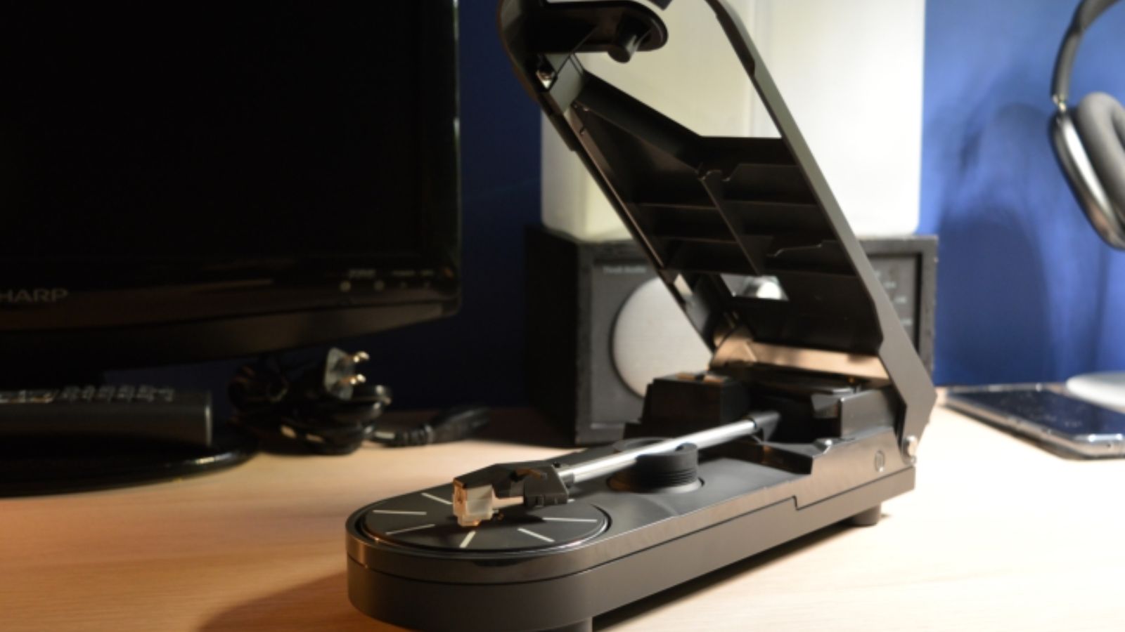 Audio-Technica Sound Burger Portable Bluetooth Turntable Makes A ...