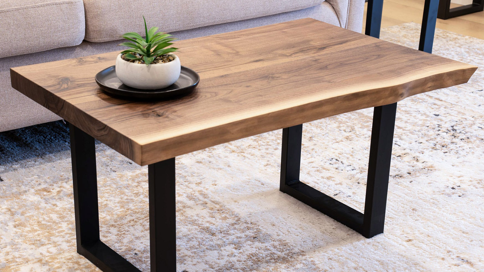 Live Edge Coffee Tables To Give Your Space A Unique Look