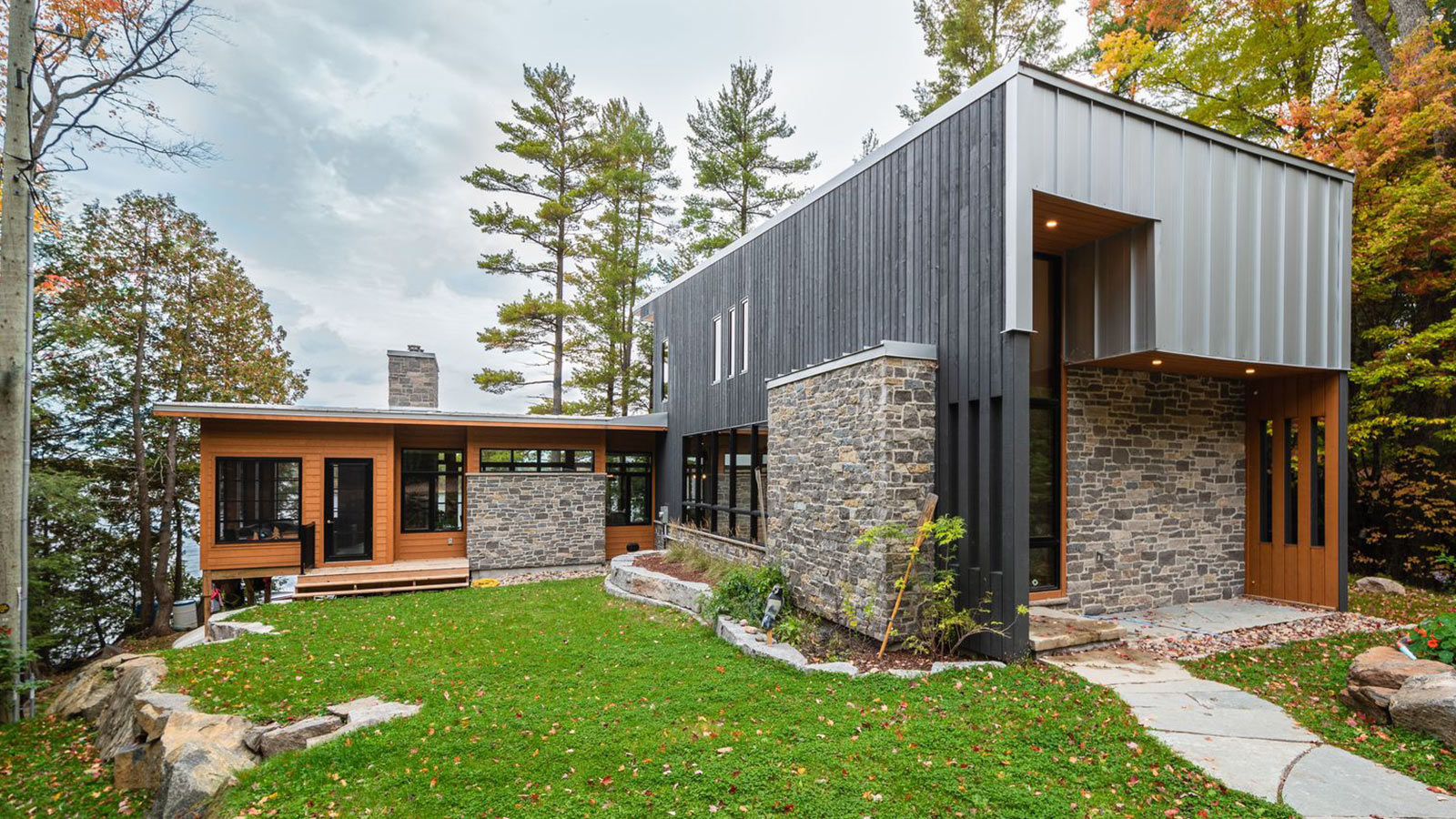 Lake Mississauga Cottage by Architects Tillmann Ruth Robinson