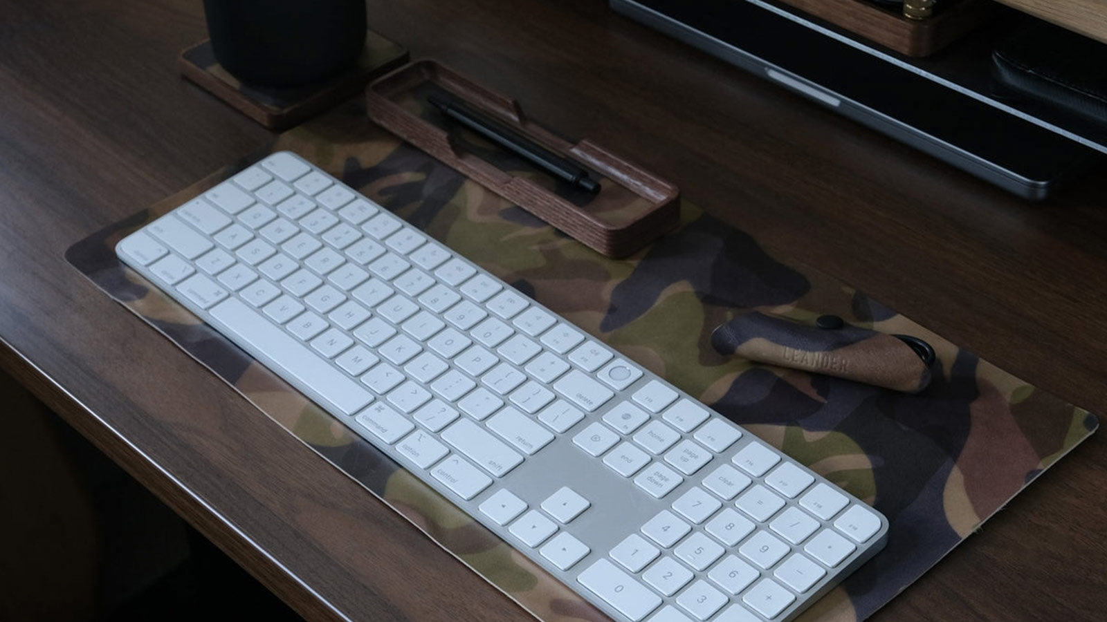 Leander Camo Leather Essentials Bundle