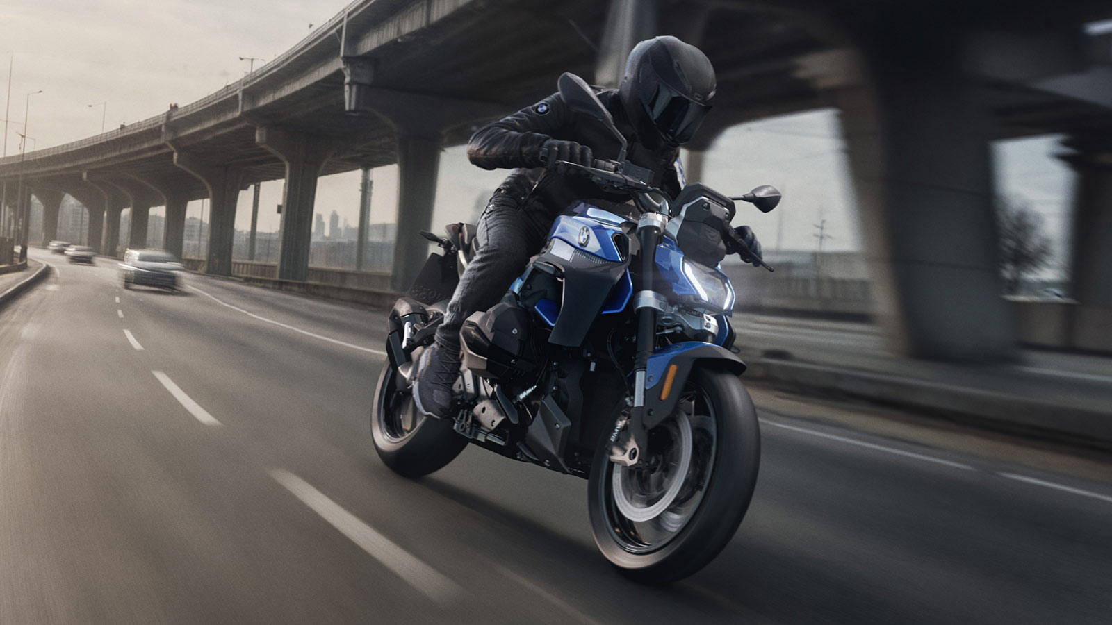 BMW R 1300 R Reinvents Naked Riding - IMBOLDN