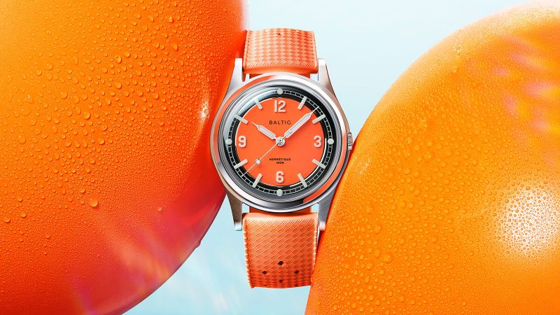 Baltic’s Hermétique Summer watch features a glossy dial, a polished case, Super-Luminova markers, and retro-style bracelets, inspired by the 1970s California style.
