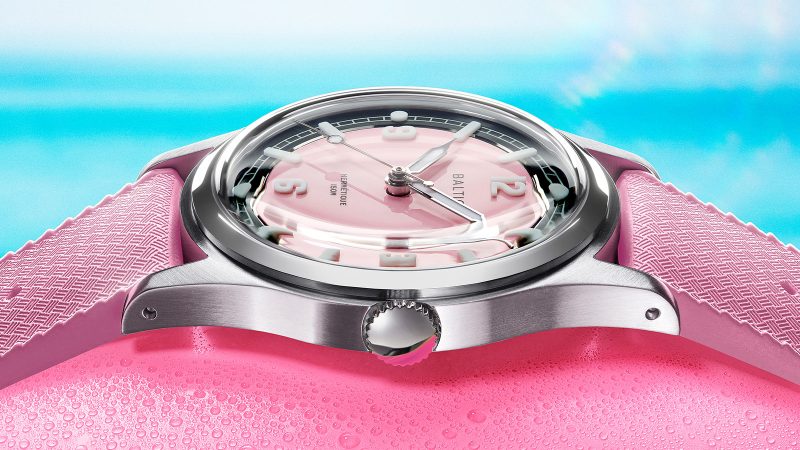 Baltic’s Hermétique Summer watch features a glossy dial, a polished case, Super-Luminova markers, and retro-style bracelets, inspired by the 1970s California style.