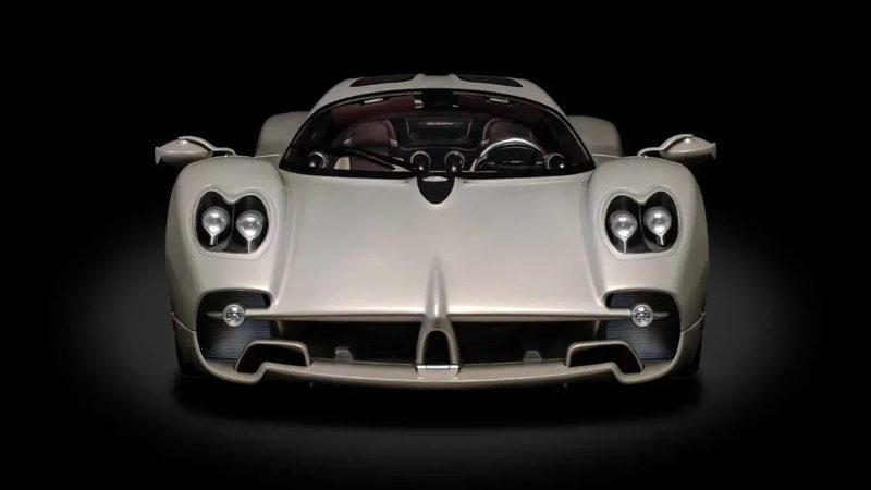 A Pagani masterpiece with Pocher’s ultra-detailed 1:8 scale Utopia Coupé model kit.