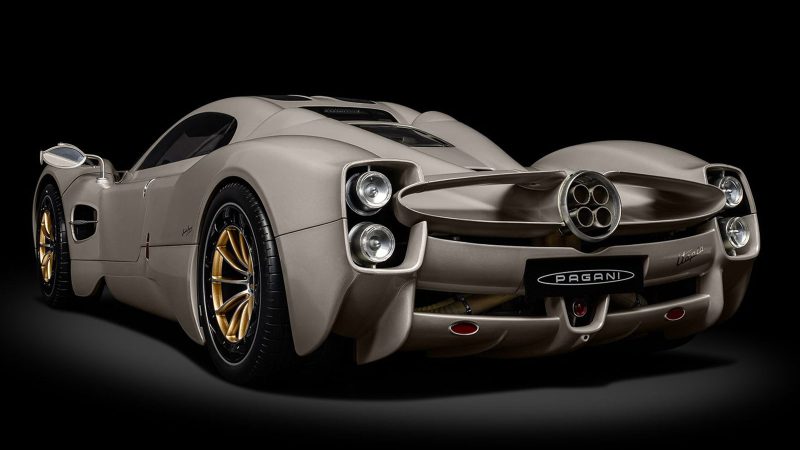 A Pagani masterpiece with Pocher’s ultra-detailed 1:8 scale Utopia Coupé model kit.