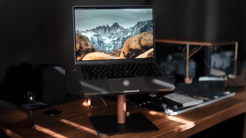 Clean Desk, Clear Mind—Thanks To This Stand