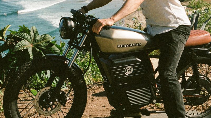 The Beachman ’64 e-bike captures the spirit of a classic Café Racer with a sleek electric drivetrain, offering up to 70 miles of range and vintage-inspired style.