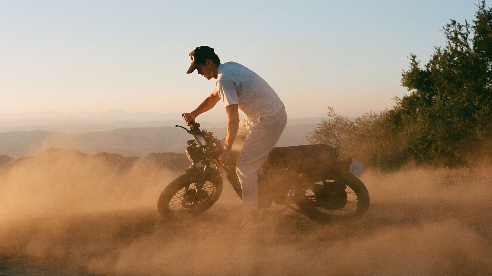 This Electric Bike Looks Like A Classic Café Racer