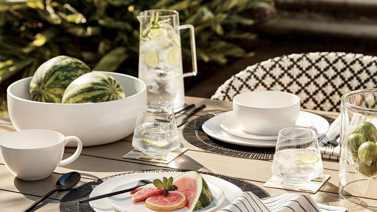 Summer Sips: Essentials for Backyard Cocktails and Al Fresco Drinks