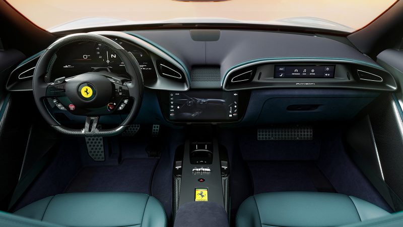The Ferrari Amalfi—a sculpted 2+ coupé with 640 cv twin-turbo V8, active aerodynamics, triple-display cockpit, and Burmester audio system.