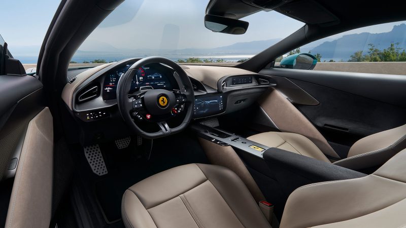The Ferrari Amalfi—a sculpted 2+ coupé with 640 cv twin-turbo V8, active aerodynamics, triple-display cockpit, and Burmester audio system.