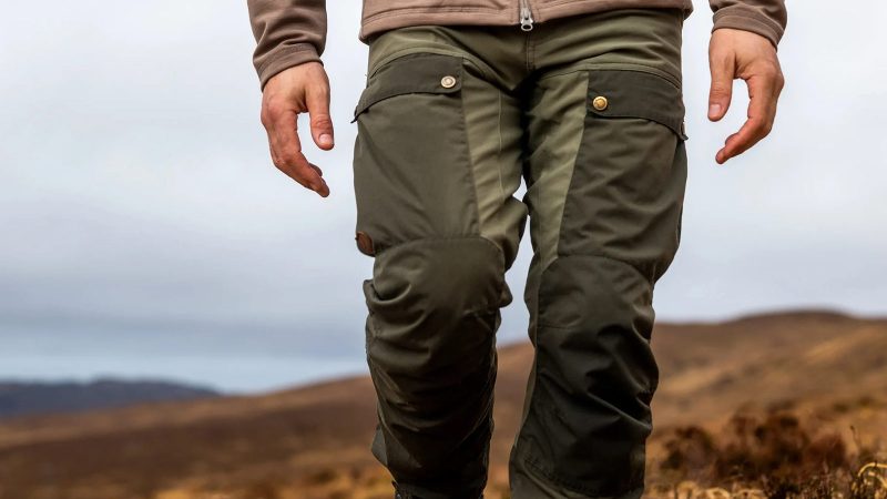The Fjällräven Keb Trousers feature stretch fabric, G-1000 reinforcement, thigh ventilation zippers, and dual leg pockets—making them ideal for technical trekking and all-season mountain use.