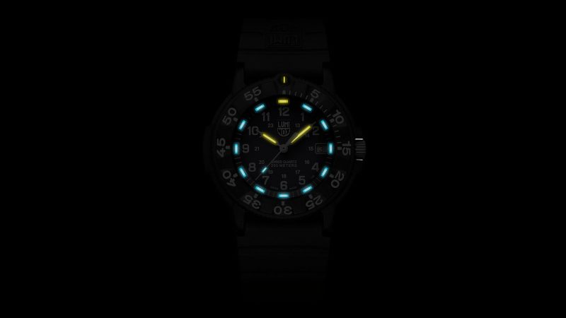 Luminox Navy SEAL Original 3001 Dive Watch with 43mm CARBONOX™ case, Swiss quartz movement, 200M water resistance, and 25-year constant glow.
