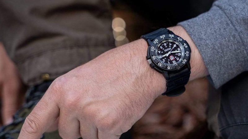 Luminox Navy SEAL Original 3001 Dive Watch with 43mm CARBONOX™ case, Swiss quartz movement, 200M water resistance, and 25-year constant glow.