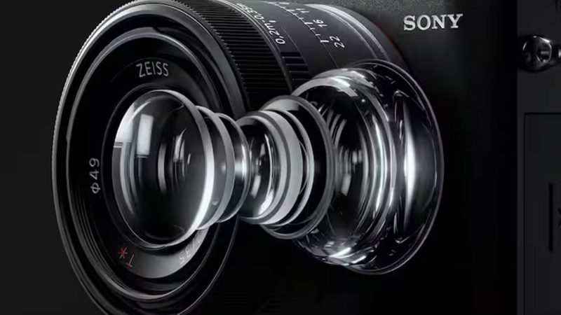Sony RX1R III full-frame compact digital camera with 61MP sensor, Zeiss 35mm f/2 lens, AI autofocus, and macro mode for street and travel photography.