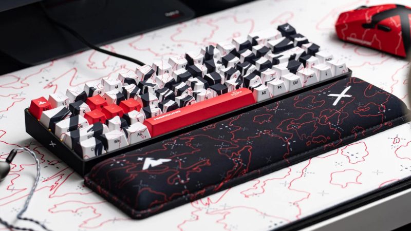 100 Thieves x Higround Vantage mechanical keyboard with custom keycaps, bold graphics, and pro-level performance design.