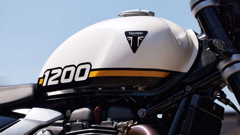 2025 Triumph Speed Twin 1200 showcases Marzocchi inverted forks, retro styling, and modern brushed aluminum details.