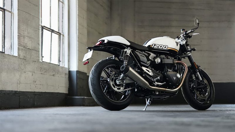2025 Triumph Speed Twin 1200 showcases Marzocchi inverted forks, retro styling, and modern brushed aluminum details.