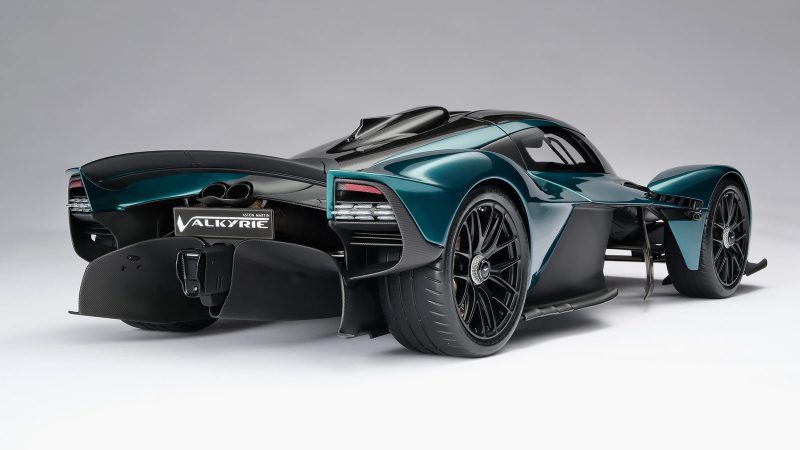 Amalgam Collection’s 1:8 scale Aston Martin Valkyrie (2021) model, hand-built with Aston Martin-approved precision, featuring authentic paint, carbon details, and F1-inspired design elements.