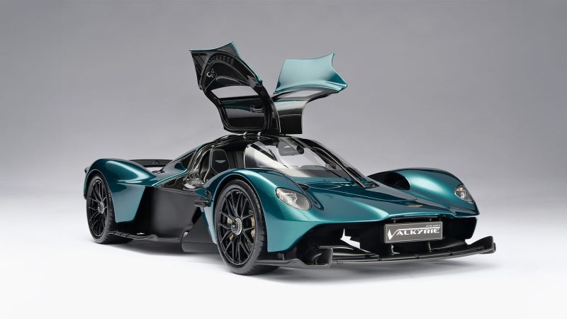 Amalgam Collection’s 1:8 scale Aston Martin Valkyrie (2021) model, hand-built with Aston Martin-approved precision, featuring authentic paint, carbon details, and F1-inspired design elements.