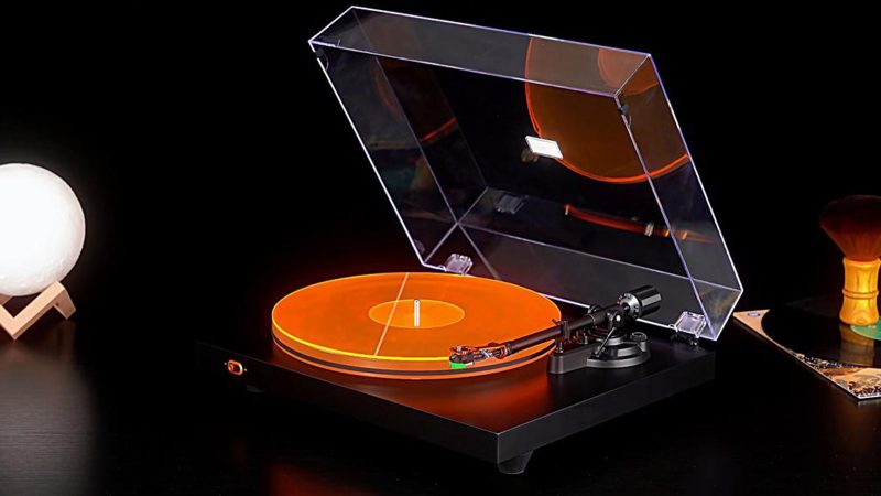 Fosi Audio Luna3 turntable with matte black plinth, acrylic platter, orange mat, aluminum tonearm, and Audio-Technica VM95E cartridge.