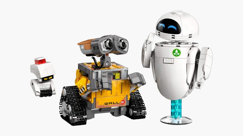 LEGO Disney Pixar WALL-E and EVE building set with 811 pieces, featuring WALL-E, EVE, M-O, Hal, and iconic movie details like the plant-in-a-boot.
