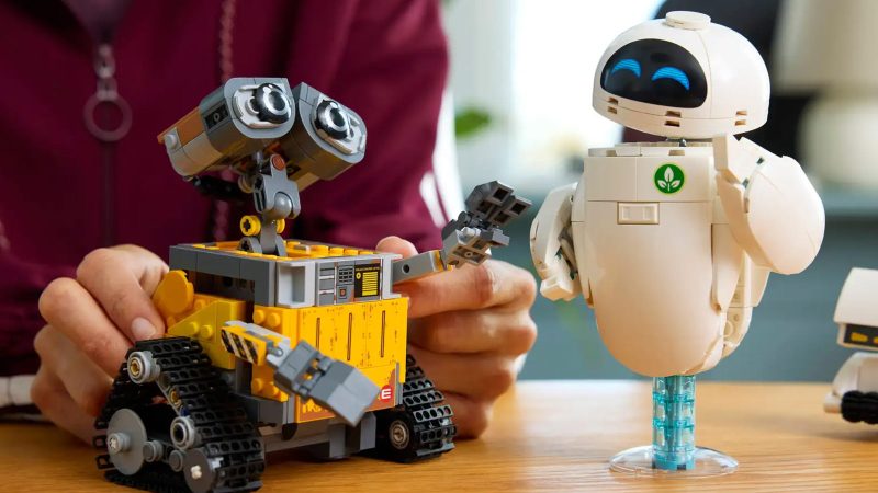 LEGO Disney Pixar WALL-E and EVE building set with 811 pieces, featuring WALL-E, EVE, M-O, Hal, and iconic movie details like the plant-in-a-boot.