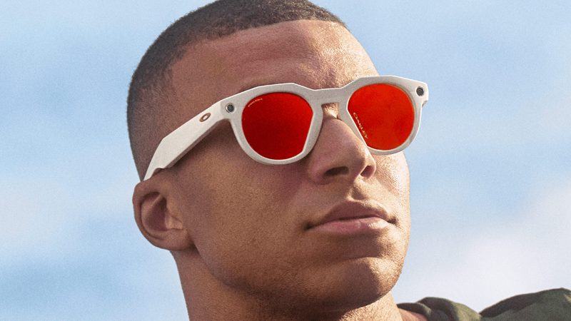 Oakley Meta HSTN Performance AI smart glasses with integrated 3K video camera, open-ear speakers, Meta AI assistant, Prizm lenses, and sporty IPX4 design.
