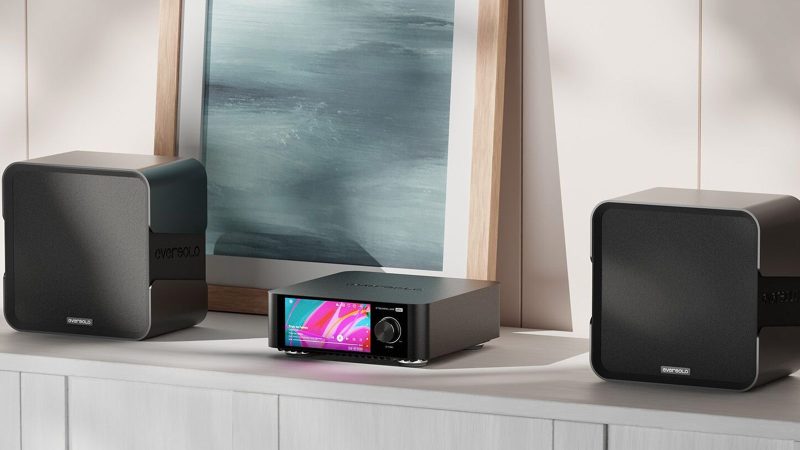 Eversolo Play all-in-one music streamer with amplifier and CD edition, featuring AK4493 DAC, 5.5-inch touchscreen, and premium hi-fi design.