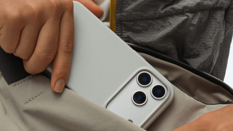 MOFT Snap Case MOVAS™ for iPhone 17 Series with slim profile, durable build, and MagSafe-ready design.