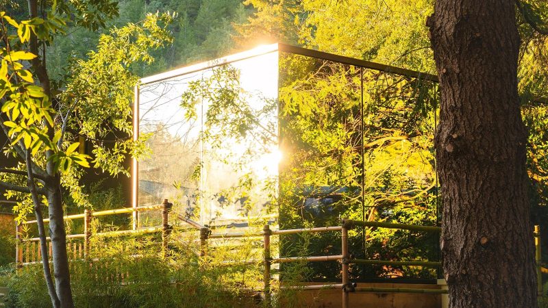 Tu Tu’ Tun Lodge offers views of Oregon’s Rogue River surrounded by forest and wilderness.
