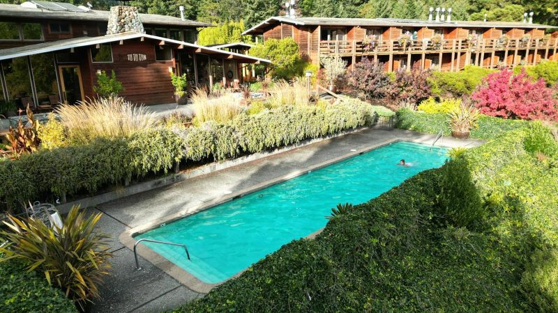 Tu Tu’ Tun Lodge offers views of Oregon’s Rogue River surrounded by forest and wilderness.