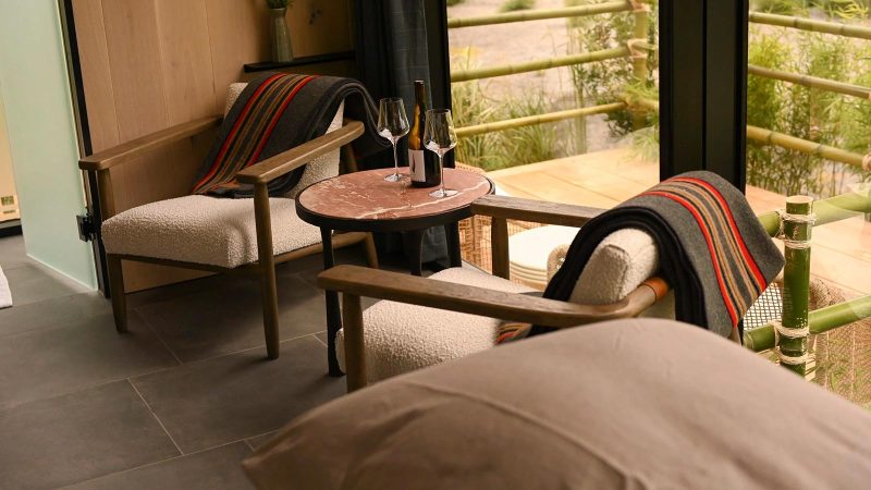 Tu Tu’ Tun Lodge offers views of Oregon’s Rogue River surrounded by forest and wilderness.