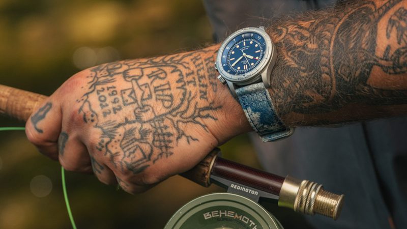 VERO x Realtree Tide Tracker automatic watch with 14-day tide tracking, Realtree camo design, stainless steel case, and 120m water resistance.