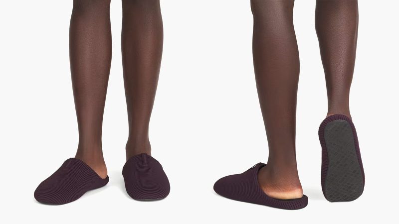 The Bombas Men’s Nest Slipper features a terry lining and cushioned sole on a white background.