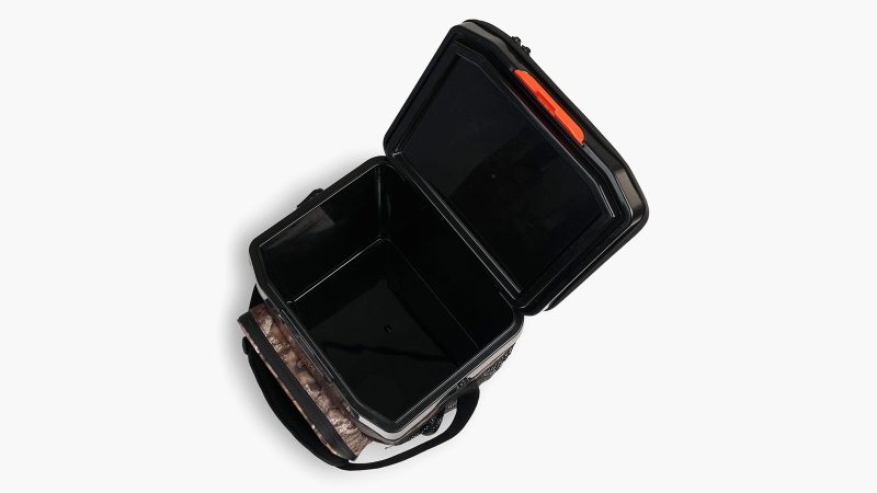 The IGLOO Realtree APX Cooler Bag features a camo design and a 26-can capacity, making it built for rugged outdoor adventures and long-lasting chill performance.