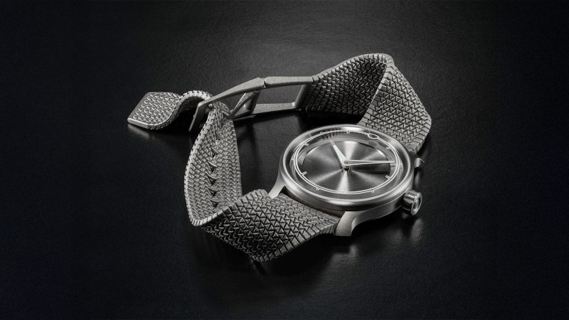 The MING Polymesh titanium bracelet showcases 3D-printed construction and a precision-engineered design.