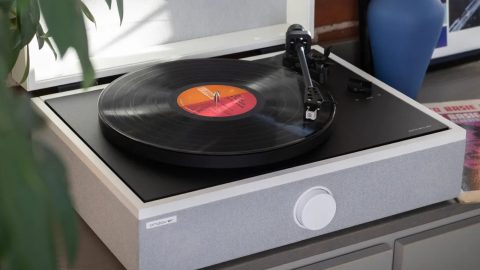 This Turntable Blasts The Plug-and-Play Myths Of Vinyl